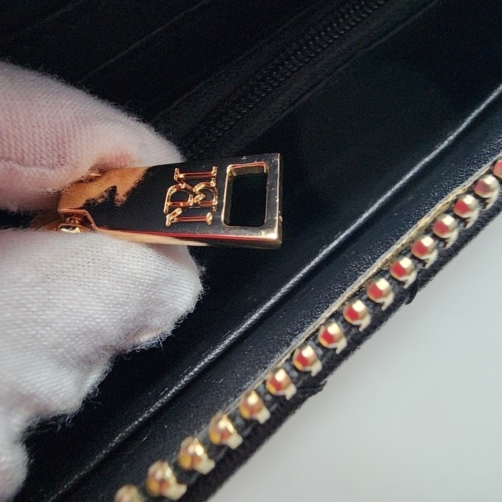 Badgley Mischka Quilted Crossbody Wallet - Picture 10 of 10